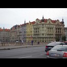 Die Häuser auf der gegenüberliegenden Straßenseite